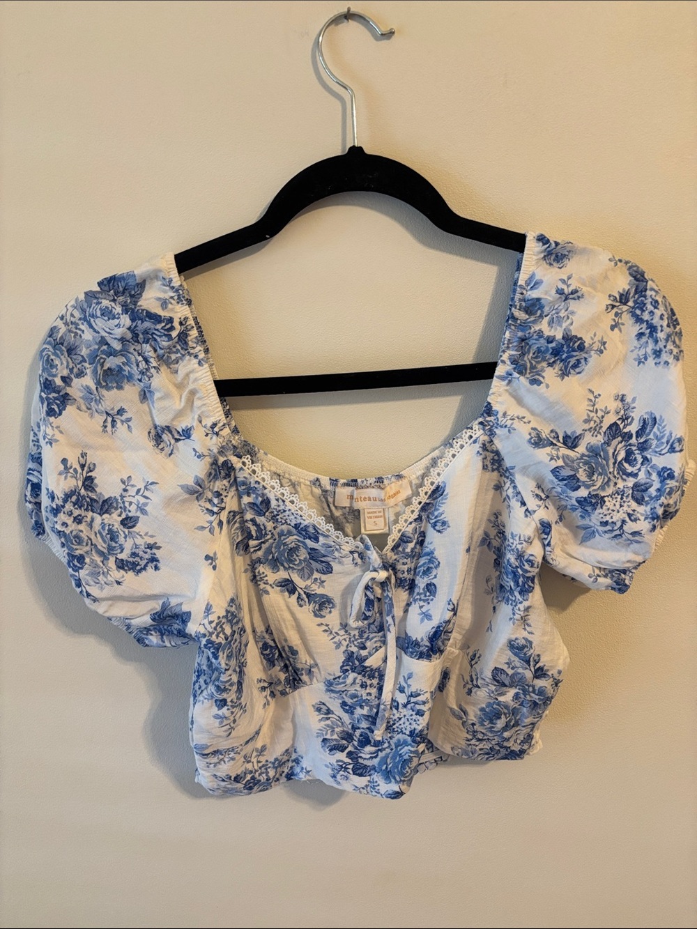 Floral Puff Sleeve Crop Top in White and Blue